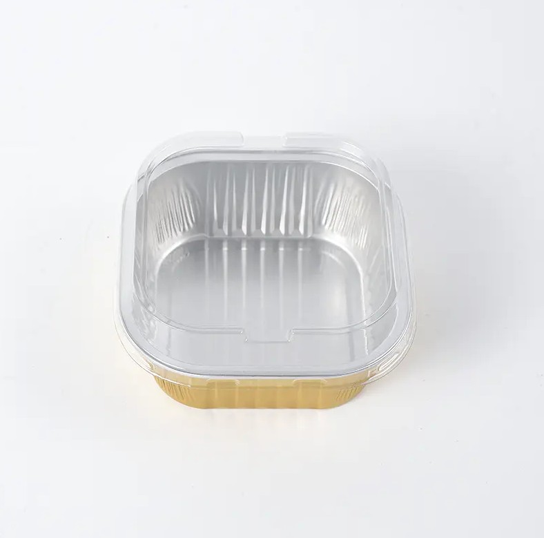 Come viene realizzato il design antipiega del contenitore per alimenti quadrato in foglio di alluminio antipiega durante il processo di produzione e quale impatto ha sull'utilizzo del contenitore?
